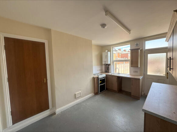 3 bed Terraced to rent Image 4