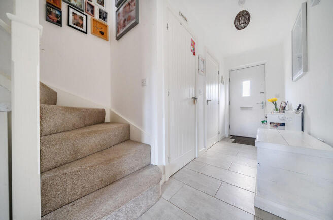 Pippin Close, Cranleigh photo 4