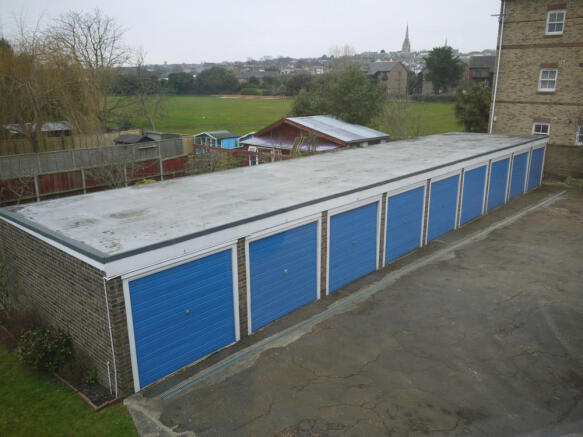 PRIVATE GARAGE