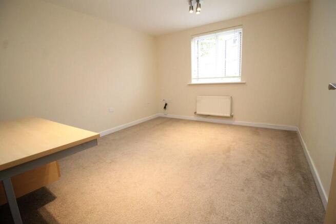 Lounge (Desk to b...