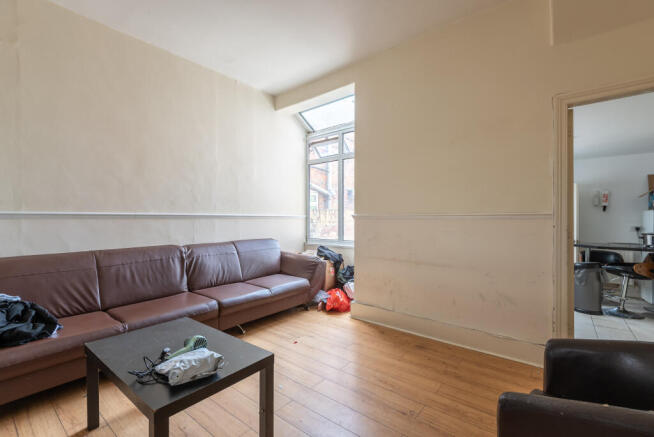 4 bed House of Multiple Occupation for sale Image 2