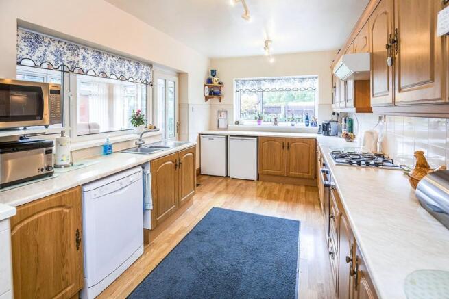 Kitchen/Breakfast Ro