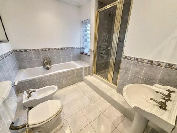 Bathroom.jpeg