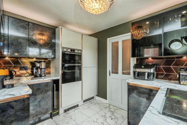 3 bed Semi-Detached for sale Image 8