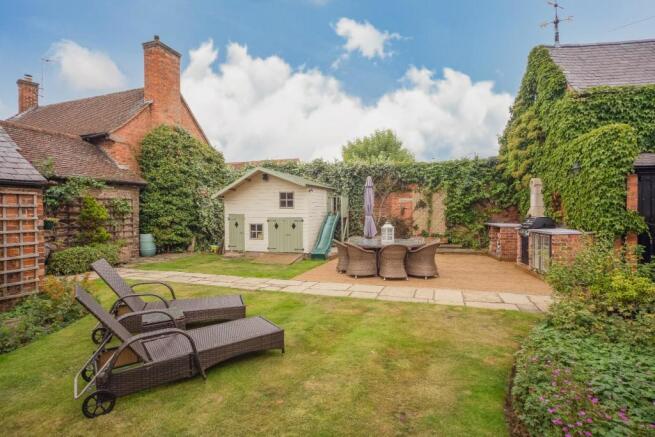 The-Square-Leicestershire-detached-house-Littletho