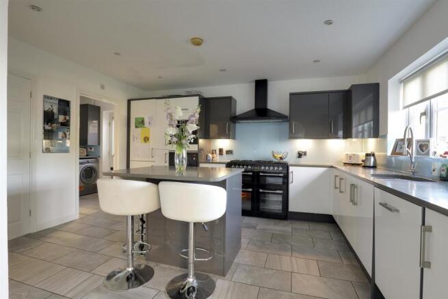 Kitchen3.jpg