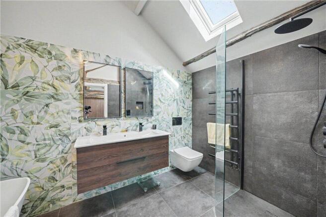 5 bed Semi-Detached for sale Image 11