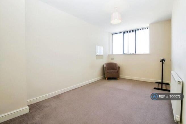 3 bed Flat to rent Image 4