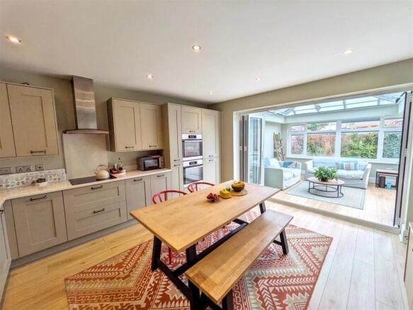 Kitchen / dining room
