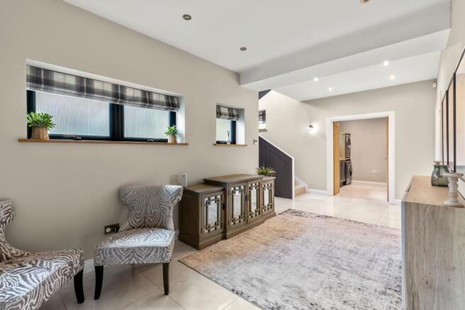 6 bed Detached for sale Image 5