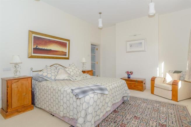 8332578-interior29.jpg