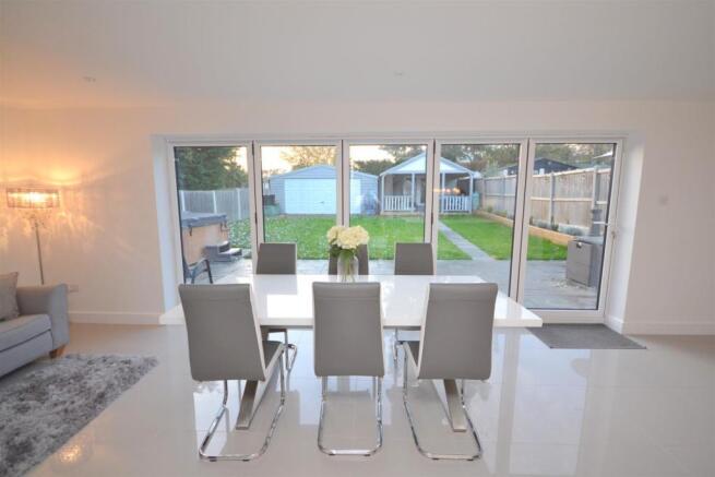 Dining Area1.JPG