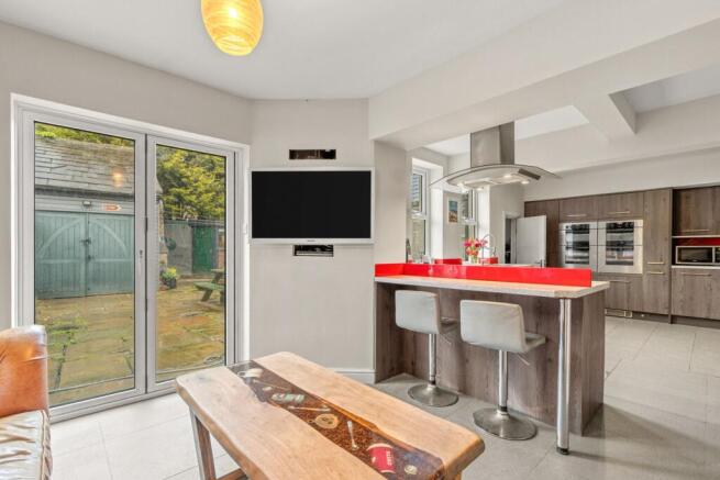 4 bed Detached for sale Image 4