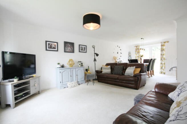 Lounge/Dining Room