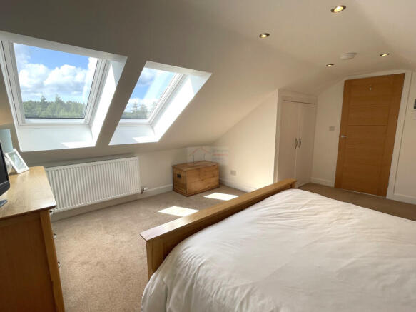 Master Bedroom1b.JPG