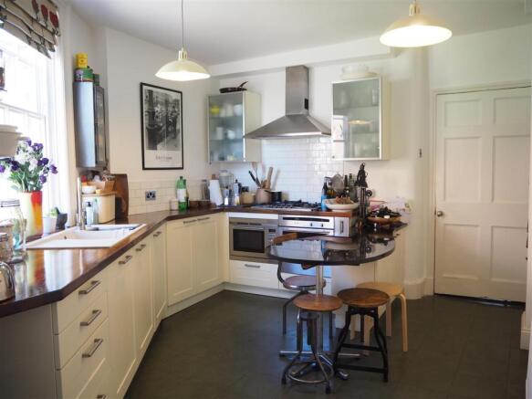 Spacious Dining Kitchen 697