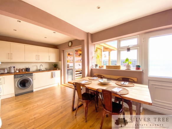 3 bed Terraced for sale Image 6