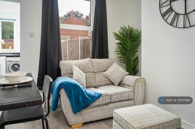 1 bed House Share to rent Image 8