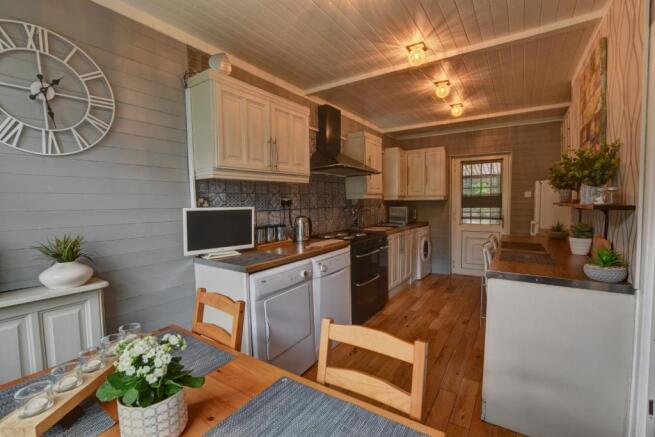 Kitchen2.jpg