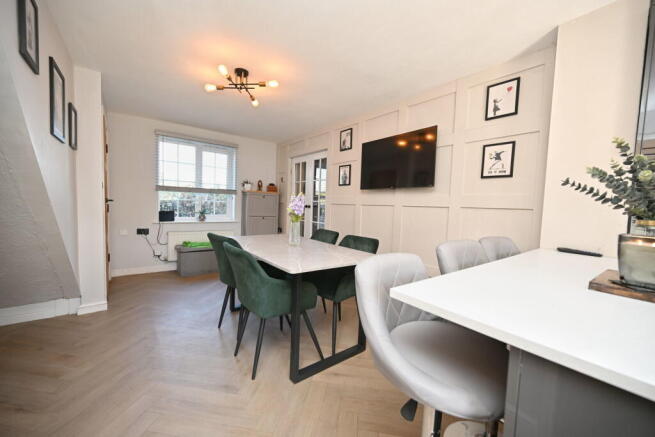 4 bed Semi-Detached for sale Image 5