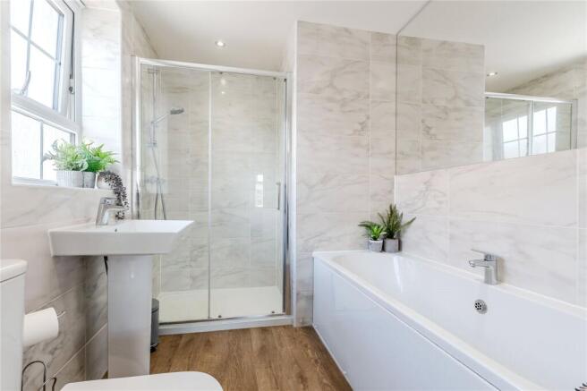 5 bed Detached for sale Image 7