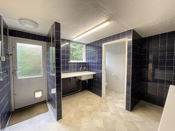 Utility / Cloakroom / Wc