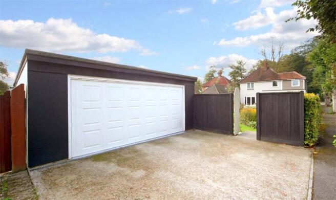 Nettlebed: Garage