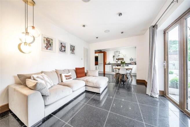 4 bed Detached for sale Image 4