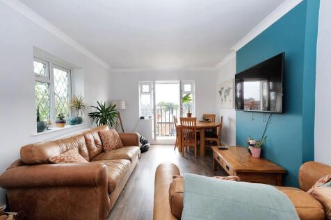 Light Oaks Road, Laurel House, M6