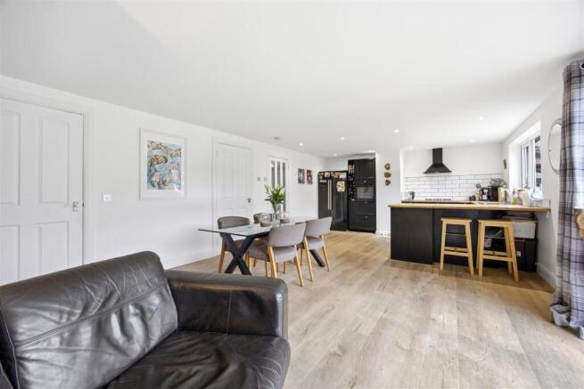103_LARKFIELD_RD_LENZIE_011.JPG
