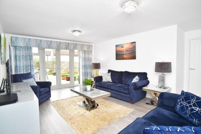 5 bed Detached for sale Image 7