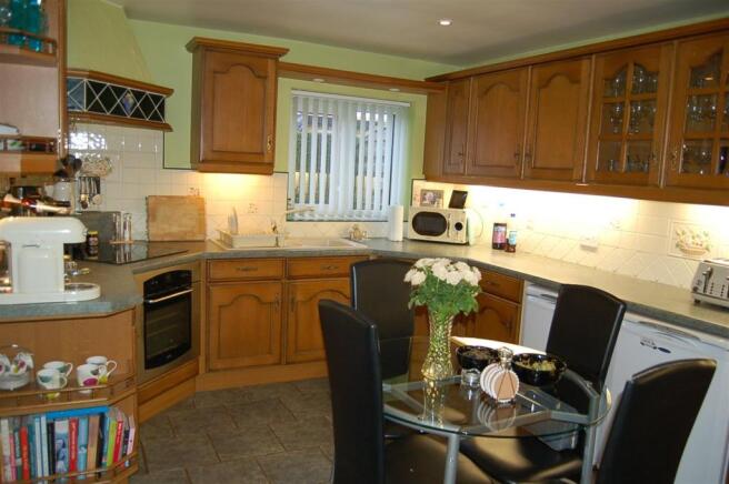 Kitchen Diner (2)