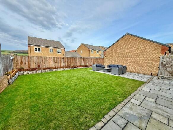 5 bed Detached for sale Image 4