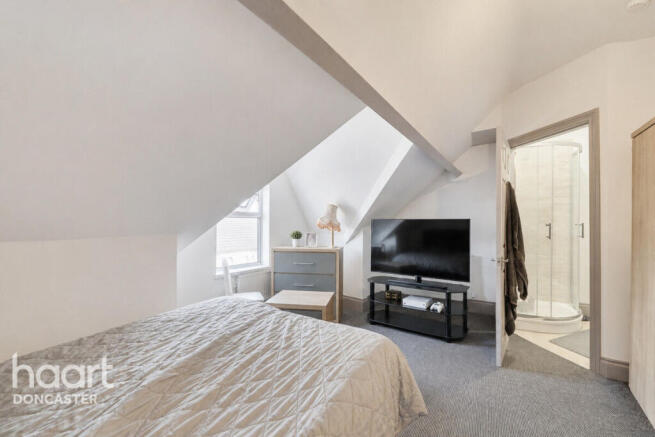 5 bed Terraced for sale Image 12