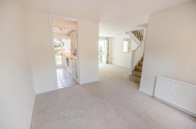 Oliver Close, London, W4 3RL photo 4
