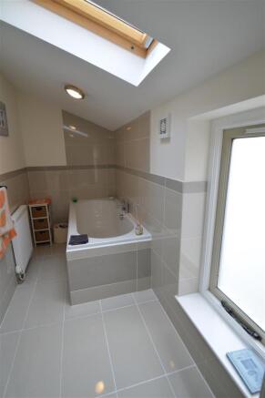bathroom 2 (2).JPG