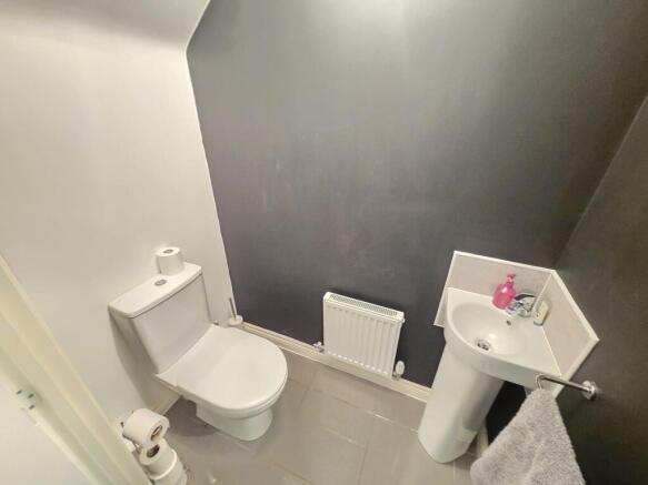 3 bed Semi-Detached for sale Image 6