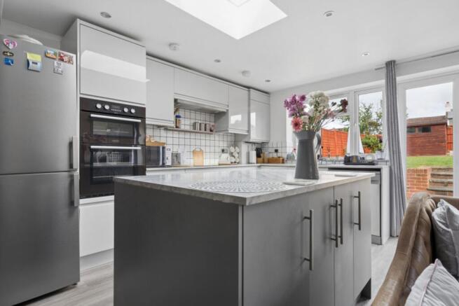 KITCHEN / LOUNGE / DINER