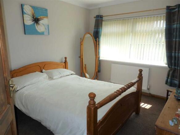 BACK BEDROOM 2 :