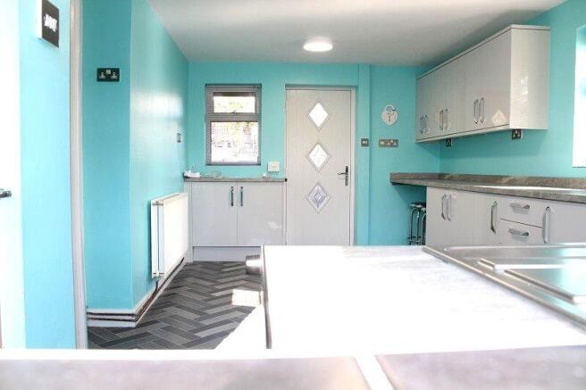 Fitted Kitchen Picture 3