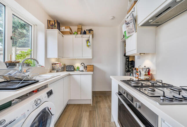 1365989-6-68f0beb...