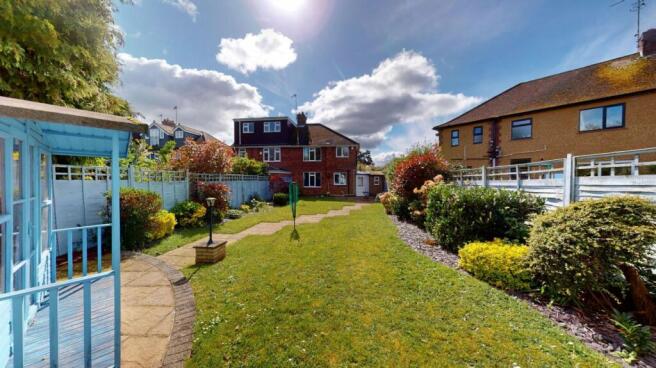 GARDEN TO REAR
