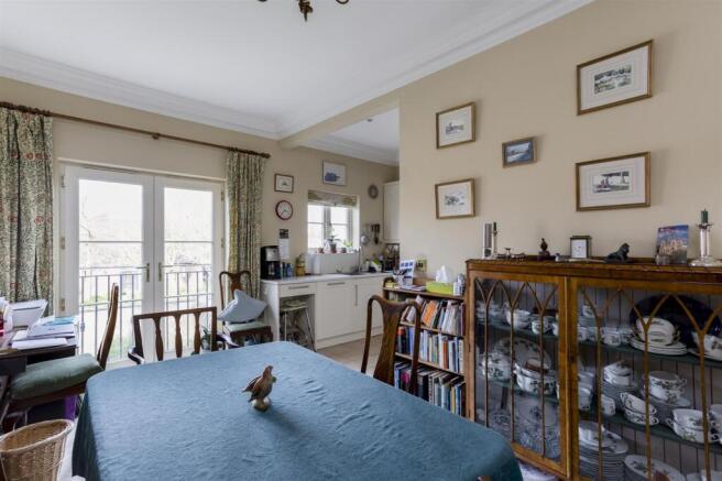 3 bed Town House for sale Image 4