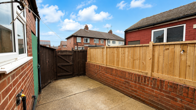 3 bed Terraced for sale Image 9