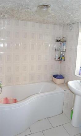 FULLY TILED BATHROOM