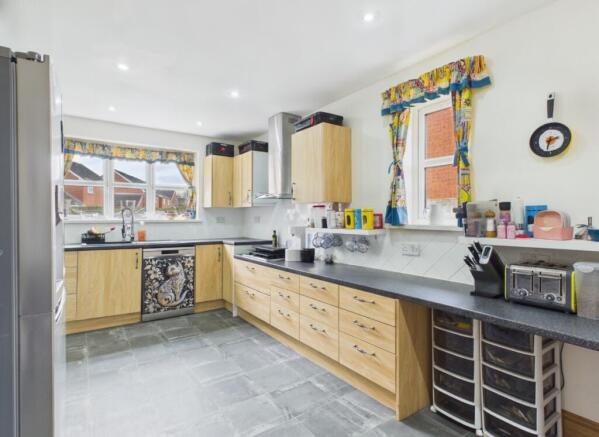 3 bed Detached for sale Image 4