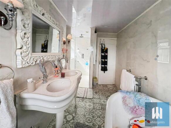 4 bed Detached for sale Image 8