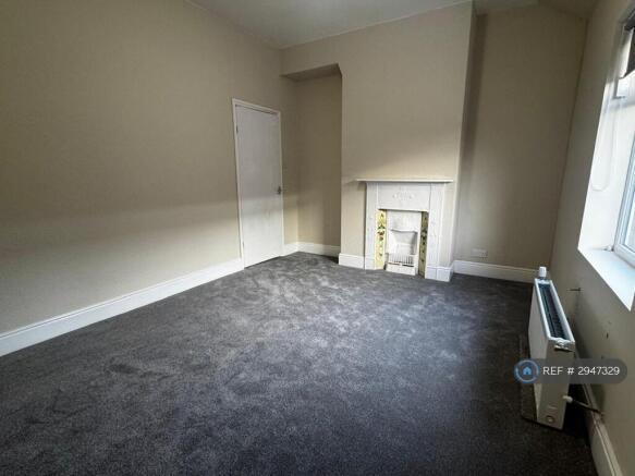 2 bed Terraced to rent Image 7