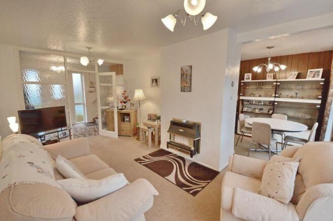Lounge/Dining ...
