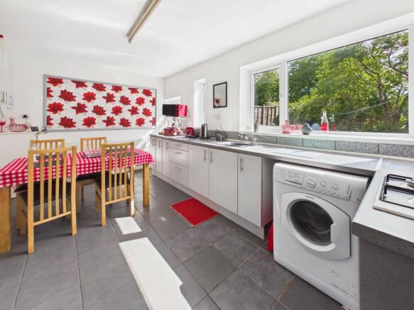 3 bed Semi-Detached for sale Image 6